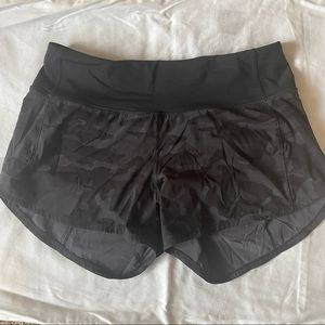 Lululemon Camo Speed Up Shorts 4”